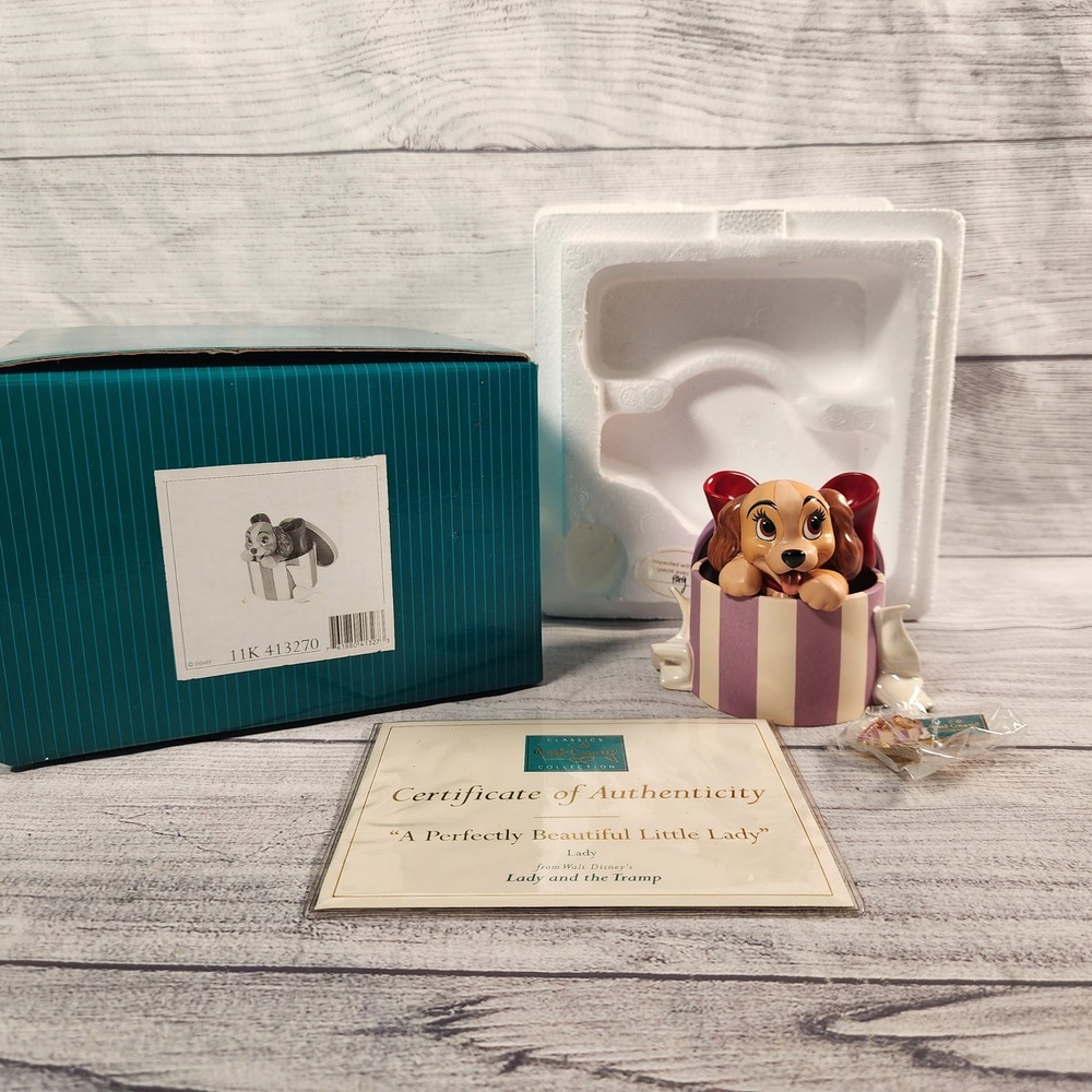 WDCC Lady and the Tramp A Perfectly Beautiful Little Lady 1999 Figurine Box Pin
